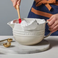 Bol Cerámico Con Asa Y Pico Vertedor De Le Creuset -Le Creuset Ventas Bol ceramico con asa y pico vertedor de Le Creuset 20