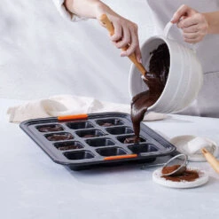 Molde Para Magdalenas Cuadradas, Sobaos, Brownies Y Tartaletas Le Creuset 20 Molde Para Magdalenas Cuadradas, Sobaos, Brownies Y Tartaletas Le Creuset -Le Creuset Ventas Molde para sobaos brownies bizcochitos y tartaletas Le Creuset 4