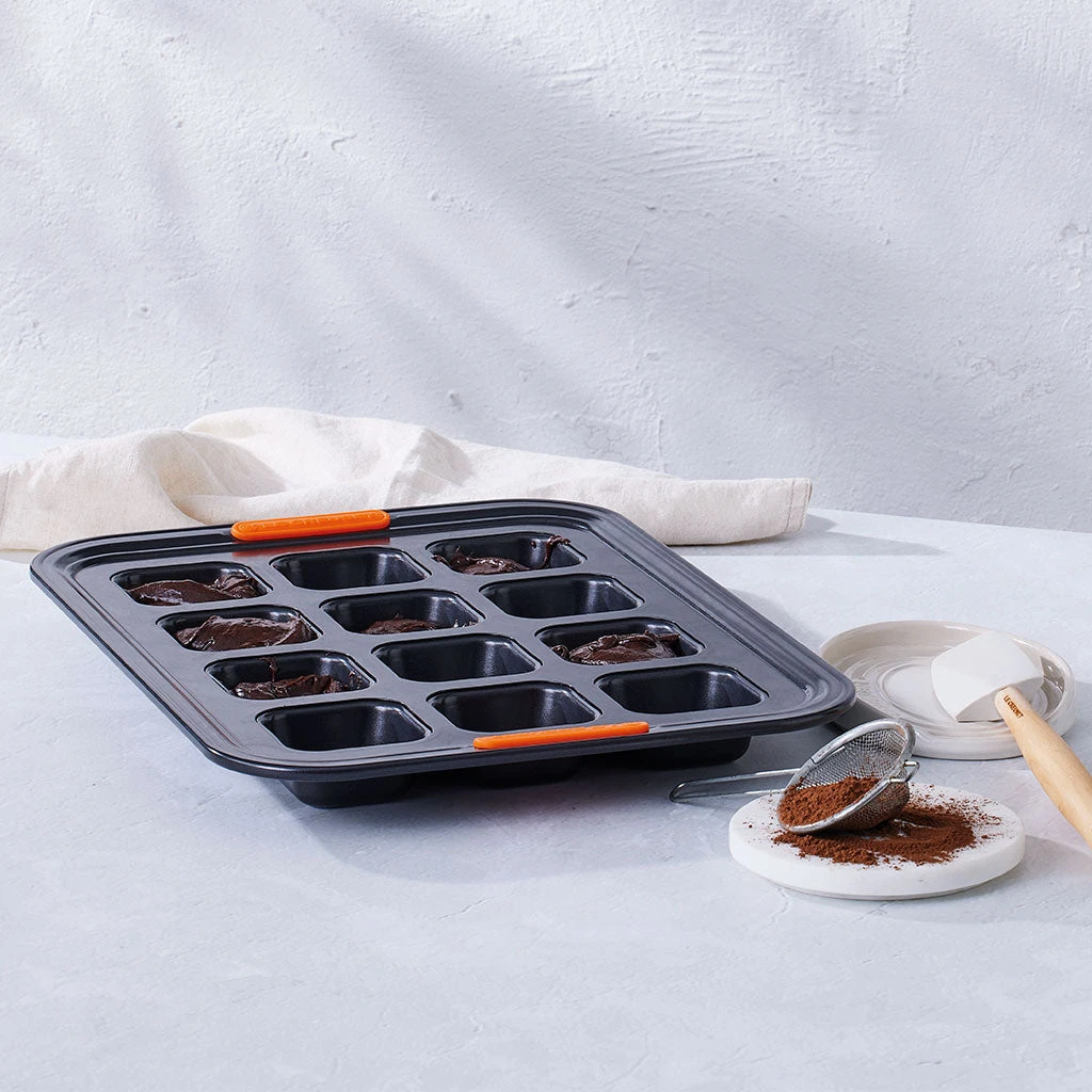 Molde Para Magdalenas Cuadradas, Sobaos, Brownies Y Tartaletas Le Creuset 4 Molde Para Magdalenas Cuadradas, Sobaos, Brownies Y Tartaletas Le Creuset - Imagen 4