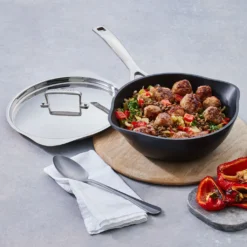 Sartén Chef Pro Con Vertedor Y Tapa Acero Le Creuset -Le Creuset Ventas Sarten Chef Pro con vertedor y tapa acero Le Creuset 9