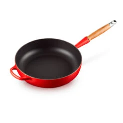 Sartén Alta De Hierro Con Mango De Madera Le Creuset