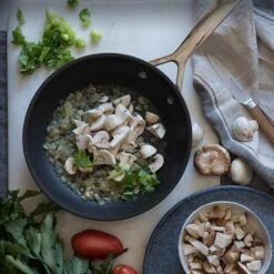 Sartén Antiadherente Pro Le Creuset -Le Creuset Ventas Sarten antiadherente Le Creuset Receta sopa de setas Claudia Julia 1