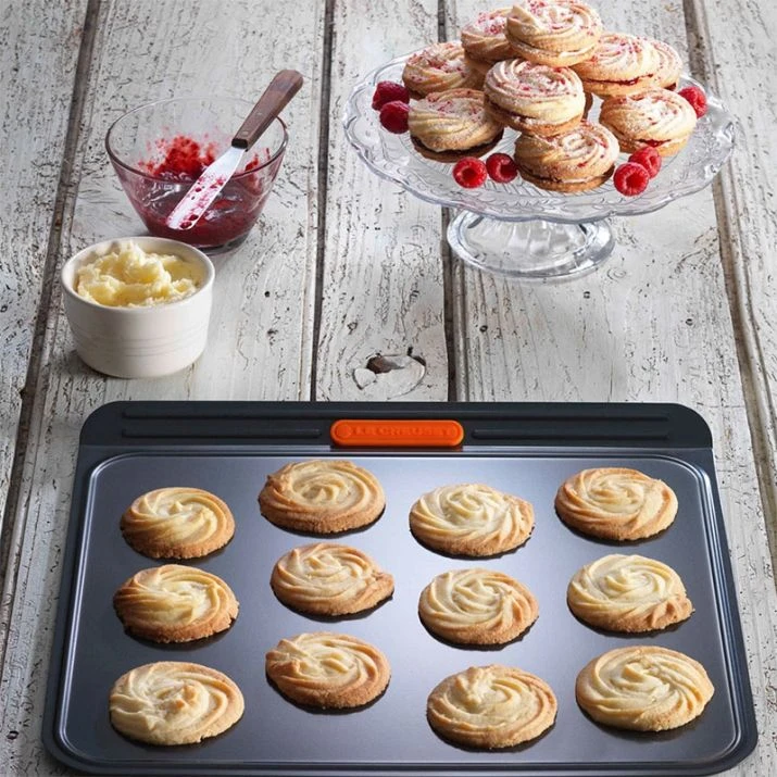 Bandeja Antiadherente Para Galletas 38 Cm - Acero Al Carbono - Le Creuset 2 Bandeja Antiadherente Para Galletas 38 Cm - Acero Al Carbono - Le Creuset - Imagen 2