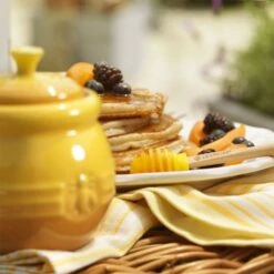 Bote Para Miel Con Tapa Y Cuchara 10 Cm - Cerámica De Gres - Le Creuset -Le Creuset Ventas bote para miel con tapa y espatula cer mica de gres le creuset