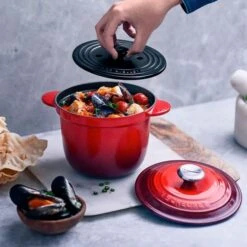 Cocotte Redonda Every 18 Cm Negro - Hierro Fundido - Le Creuset 13 Cocotte Redonda Every 18 Cm Negro - Hierro Fundido - Le Creuset -Le Creuset Ventas cocotte redonda every cereza hierro fundido le creuset 1 1