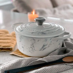 Cocotte De Hierro White Marble Le Creuset (Edición Limitada) -Le Creuset Ventas marble cocotte