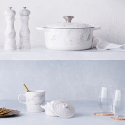 Mini Cocotte Cerámica White Marble De Le Creuset ¡Edición Limitada! -Le Creuset Ventas marble collection aza 1651b7ee cb71 4c6e b615 a7590586cc48