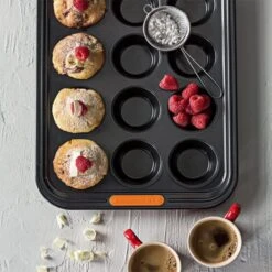 Bandeja Molde Antiadherente Para 12 Magdalenas - Acero Al Carbono - Le Creuset -Le Creuset Ventas molde antiadherente para mini cupcakes acero al carbon le creuset.jpg3 1