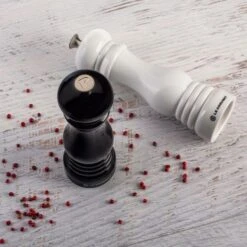 Molinillo De Pimienta 21 Cm Negro - Le Creuset -Le Creuset Ventas molinillo de cereza 21 cm negro le creuset.jpg3 1