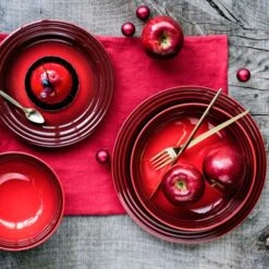 Plato Grande Vancouver Cereza 27,5 Cm - Cerámica De Gres - Le Creuset -Le Creuset Ventas plato hondo vancouver cereza ceramica de gres le creuset 4 1