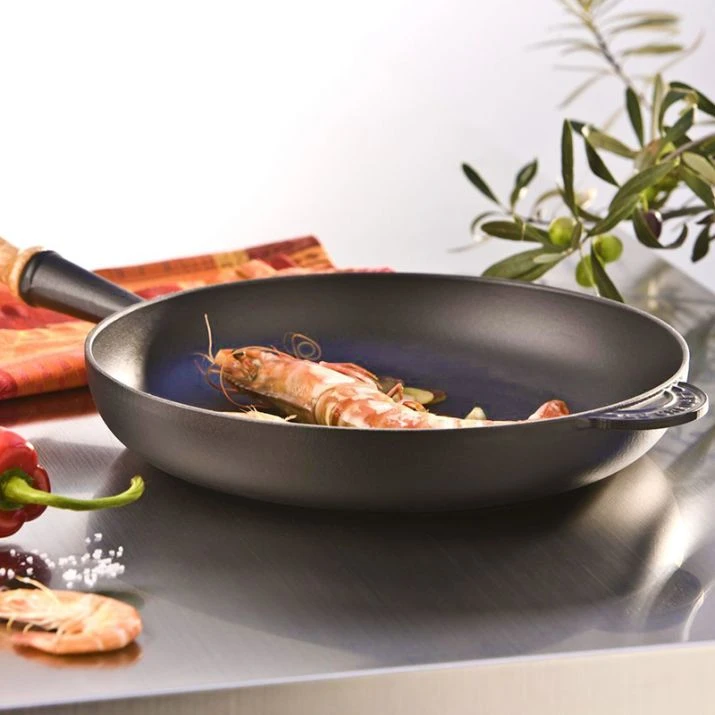 Sartén Baja Con Mango De Madera 28 Cm - Hierro Fundido - Le Creuset 2 Sartén Baja Con Mango De Madera 28 Cm - Hierro Fundido - Le Creuset - Imagen 2